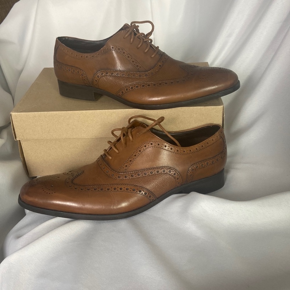 Clarks men’s brown wingtip, Oxford shoes. Size 10.5. Like New.